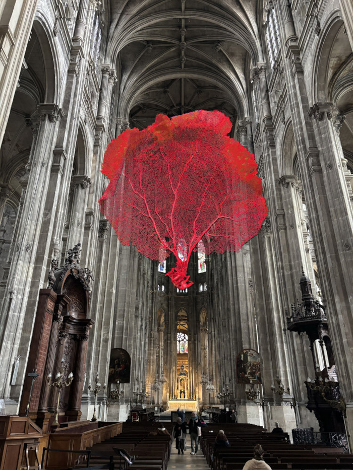 Lydie Arickx, Le Souffle, 2026 sculpture en aluminium, 7m x 6m montage photo © Biancarickx