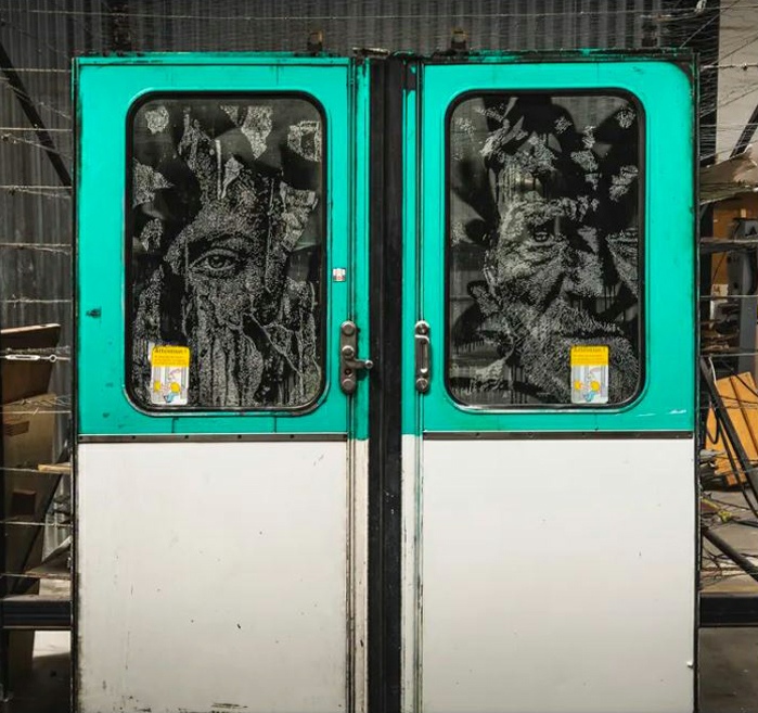 VHILS, Transit Series #1 et #2. Engraved metro door, spray paint, 195 x 90 cm