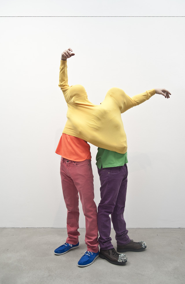 Erwin Wurm, Double piece, 2002. Mixed media, performed by the audience. Photo: Elfie Semotan. © Elfie Semotan.